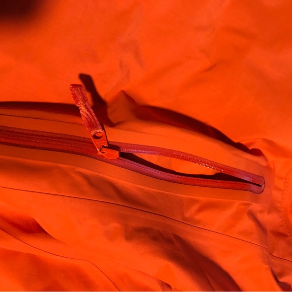 Arc'teryx Women's Gortex Jacket - Bright Orange - Picture 9 of 9